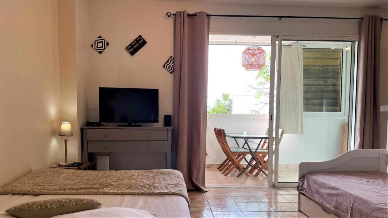 Grand Studio Lumineux - Saint Gilles Les Bains Apartamento Exterior foto