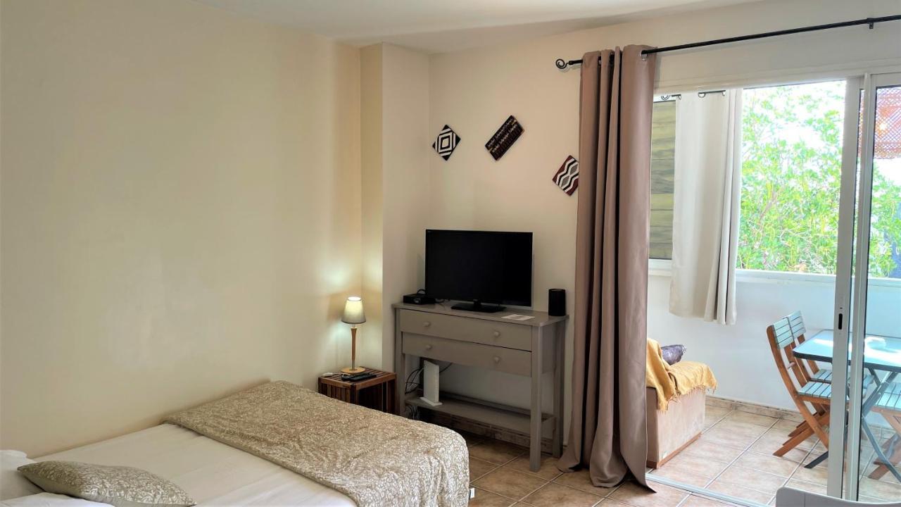 Grand Studio Lumineux - Saint Gilles Les Bains Apartamento Exterior foto